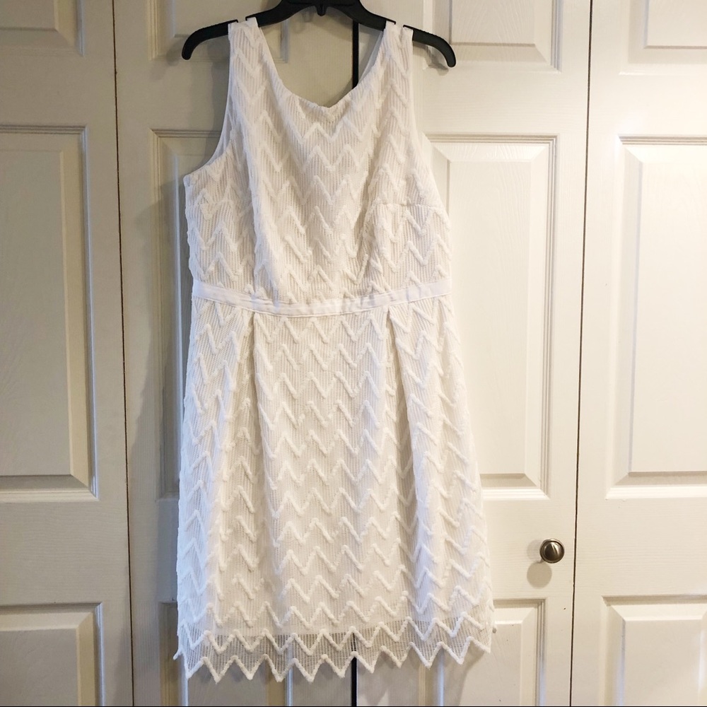 DR Collection White Chevron Dress Size 14